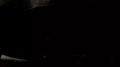 Kanyargós nő csaladisex elveszti az egyenruháját, majd rábaszik az ágyon