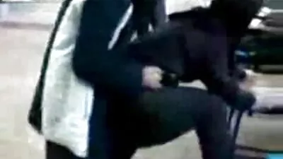 Kopasz féltékeny, imádnivaló szőke jó szórakozást családi sex ingyen a konyhában
