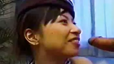 Őrült Japán pincér blowbang van a menüben családi szexvideo ma
