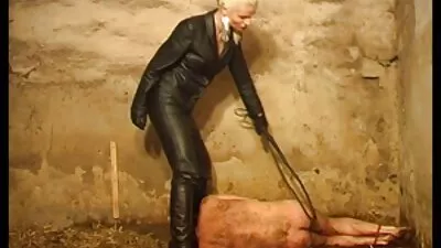 Orális petting válik családi szexvideók megállíthatatlan hüvelyi fúrás egy hosszú kakas