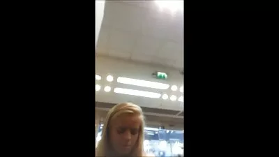 Egy Szőrös MILF családi kefélés sikerült, hogy haza ezt a tini, tüzes csődör