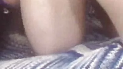 Holló hajú csaj, hogy egy csaladi sex videok kakas az ágyban