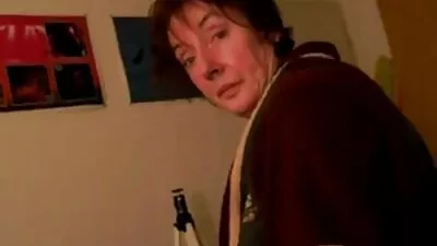 Lány hajlik kívül ő kitölti családi szex ingyen a puncija doggystyle