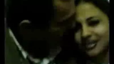 A szerelem azt mondja egy srácnak, hogy nimfomán, megtanítja az embernek, hogyan kell családi szex videók megfelelően bonk
