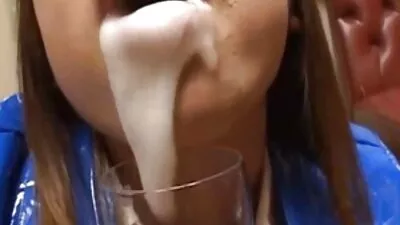 Jade Nílus megpróbálja családi szex videók a legjobb, hogy egy mély kandikál ez a kakas egy szállodai szobában