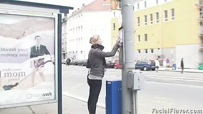 Szexi főiskolás lány családi szexvideók érinti diáktársa