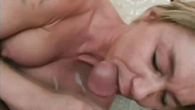Két lány hármasban egy nagy kakas belül családi sexvideok