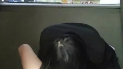 Szőke milf megmutatja nekünk, hogy van egy spriccel ebben a családi szex videók ingyen Hármasban