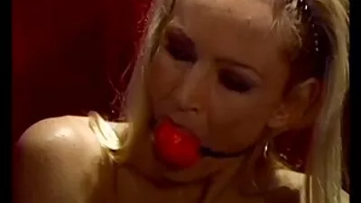 Selvaggia seggét fúrt családi sex ingyen egy kemény farka