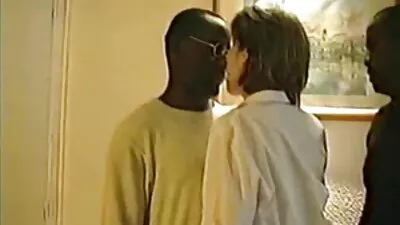 Álarcos lány családi szex pornó találkozik egy nagy fekete erekció ma