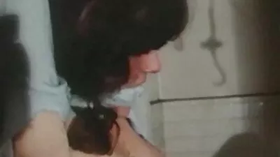 Mini Latin eléri a padlót, piros csaladisex kanapé
