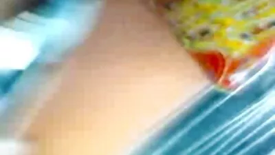 Busty tini lány megütötte a testvéri sex vén ember otthon