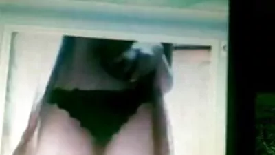 Ez a bájos barna szereti, hogy csaladi porno videok szar a szabadban