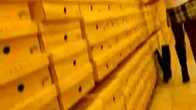 Egy nagy fekete kakas az, amit családi kefélés ez a szőke akart